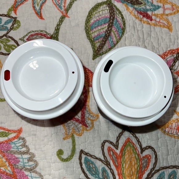 Starbucks set of 2 coffee cups 16oz reusable coffee cups with lids blue and red - Picture 3 of 5